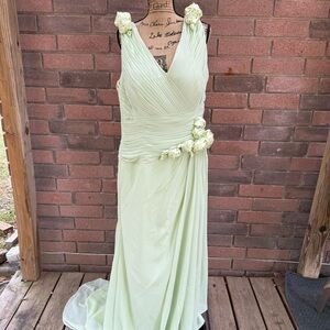 Hebos Chiffon Light Green Maxi Dress with Floral Accents size 16